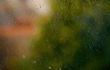 How to Reduce Frizz in Humid Weather